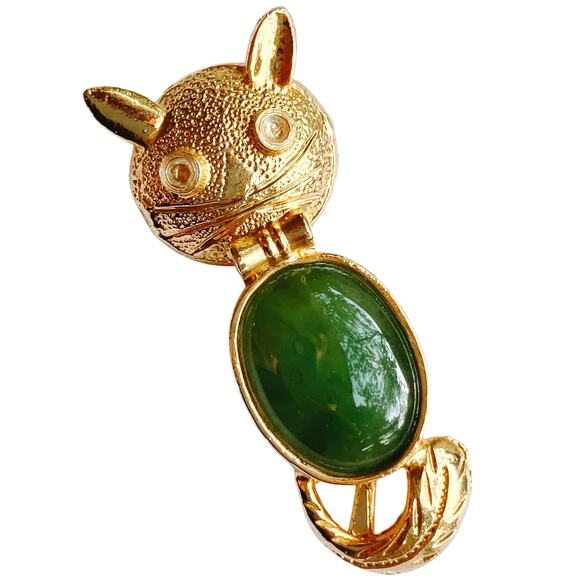 Vintage Jewelry - VTG 1960s Gemstone Cat Brooch Nephrite Jade Cabochon Mid Century Gold Tone Pin